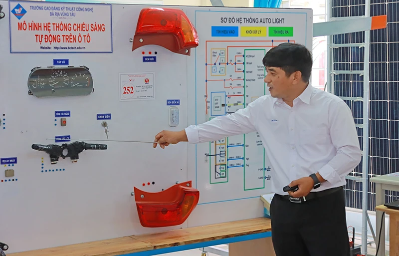 Hội thi Thiết bị đào tạo tự làm toàn quốc lần thứ VII năm 2022 của giáo dục nghề nghiệp. (Ảnh: GDVT)