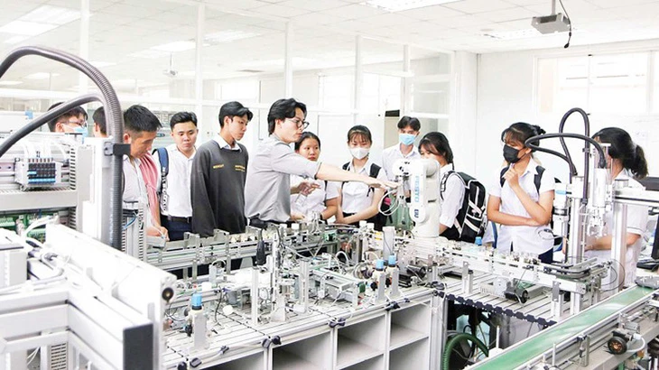 Sinh viên Khoa kỹ thuật, Trường đại học Quốc tế Miền Đông, tỉnh Bình Dương. (Ảnh: Trịnh Bình)