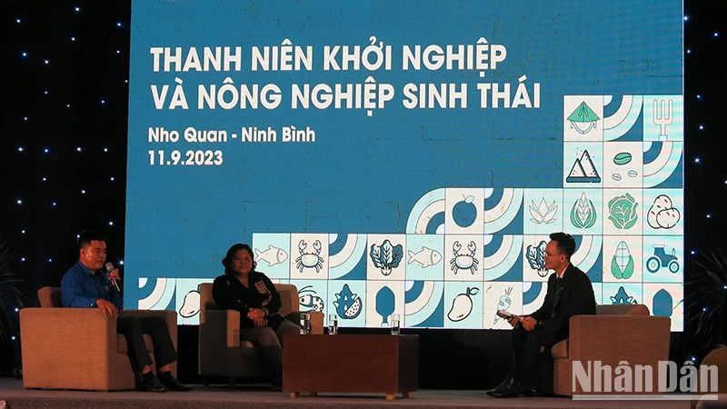 Các đại biểu thanh niên chia sẻ về nông nghiệp sinh thái. (Ảnh: Ngân Anh)
