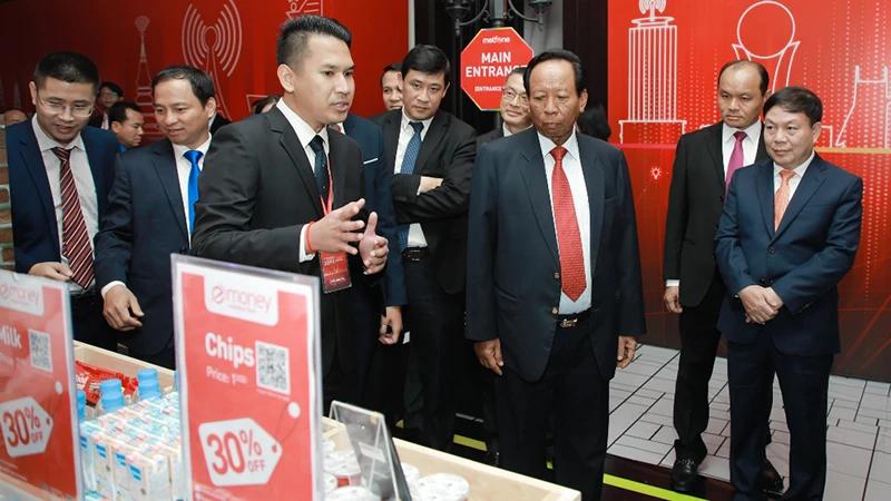 Tại Campuchia, Metfone của Viettel là công ty tiên phong trong kiến tạo xã hội số, hỗ trợ nhiều chương trình xây dựng chính phủ điện tử tại đây. (Ảnh: nhandan.vn)