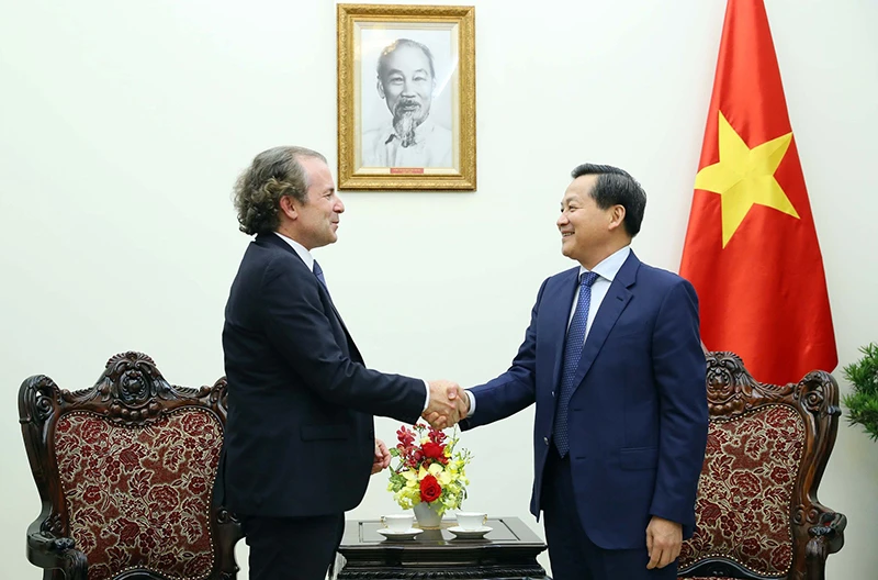 Phó Thủ tướng Lê Minh Khái tiếp ông Daniel Rosen, Giám đốc điều hành Tập đoàn Rosen Partner LLC (Hoa Kỳ). (Ảnh: VGP)