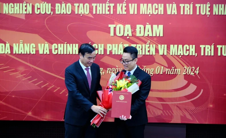 Bổ nhiệm Giám đốc Trung tâm Nghiên cứu, đào tạo thiết kế vi mạch và trí tuệ nhân tạo Đà Nẵng ngày 26/1/2024. Ảnh: THANH TÙNG