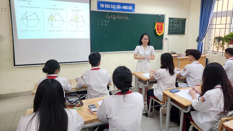 Giờ ôn thi của học sinh lớp 9, Trường THCS Ba Đình (Hà Nội).