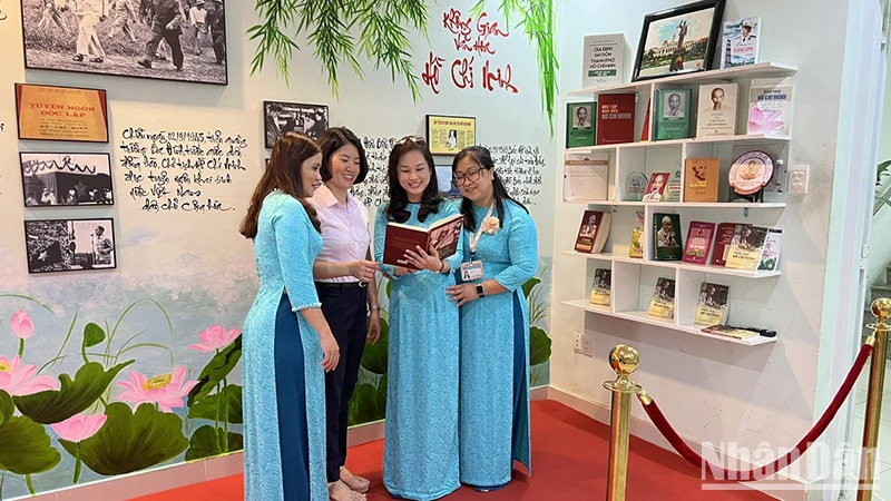 Không gian văn hóa Hồ Chí Minh tại Ủy ban nhân dân phường Nguyễn Thái Bình, Quận 1.
