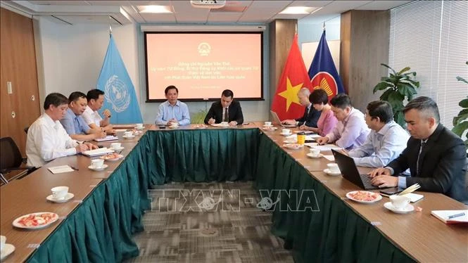 Đoàn đại biểu Đảng ủy Khối các cơ Cơ quan Trung ương do đồng chí Nguyễn Văn Thể, Ủy viên Trung ương Đảng, Bí thư Đảng ủy Khối các Cơ quan Trung ương dẫn đầu tại buổi làm việc với Phái đoàn thường trực tại Liên hợp quốc và các cơ quan đại diện Việt Nam tại New York. (Ảnh: TTXVN)
