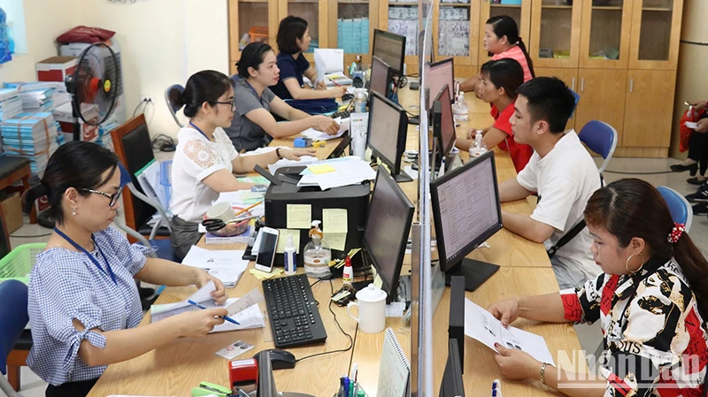 Người lao động làm thủ tục hưởng trợ cấp thất nghiệp tại Trung tâm Dịch vụ việc làm tỉnh Bắc Giang