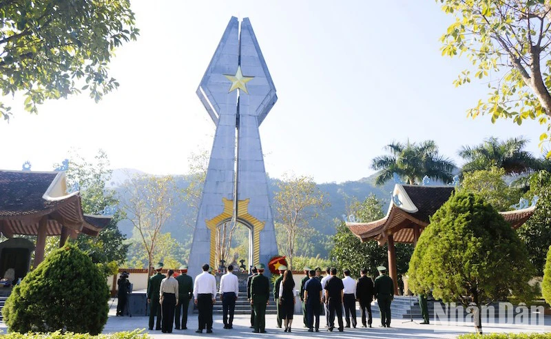 Đài tưởng niệm liệt sĩ Pò Hèn ở xã Hải Sơn, thành phố Móng Cái, tỉnh Quảng Ninh.