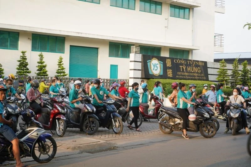 Công nhân Công ty Tỷ Hùng (TP Hồ Chí Minh) mất việc làm thời điểm giáp Tết Nguyên đán 2023. (Ảnh minh họa)