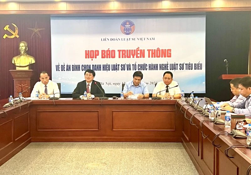 Họp báo truyền thông bình chọn danh hiệu luật sư và tổ chức luật sư tiêu biểu.