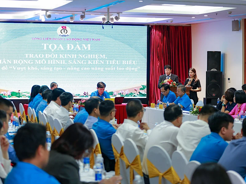 Quang cảnh toạ đàm.