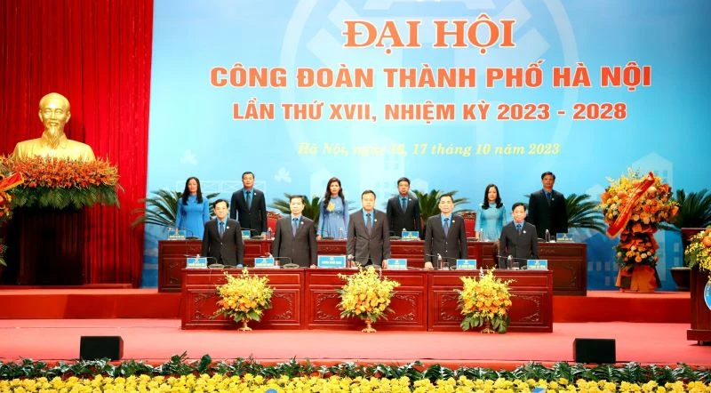 Đoàn Chủ tịch đại hội.