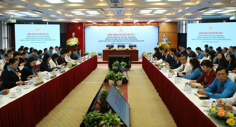 Toàn cảnh diễn đàn.