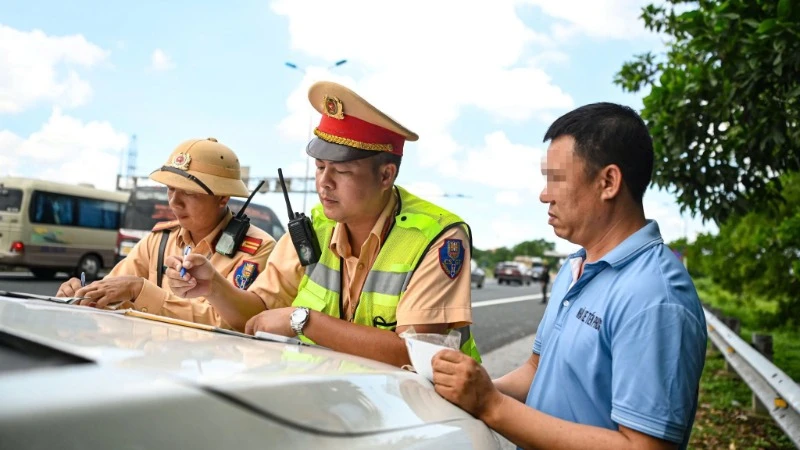 Nhiều hành vi vi phạm có mức xử phạt vi phạm hành chính tăng rất cao. (Ảnh minh họa)