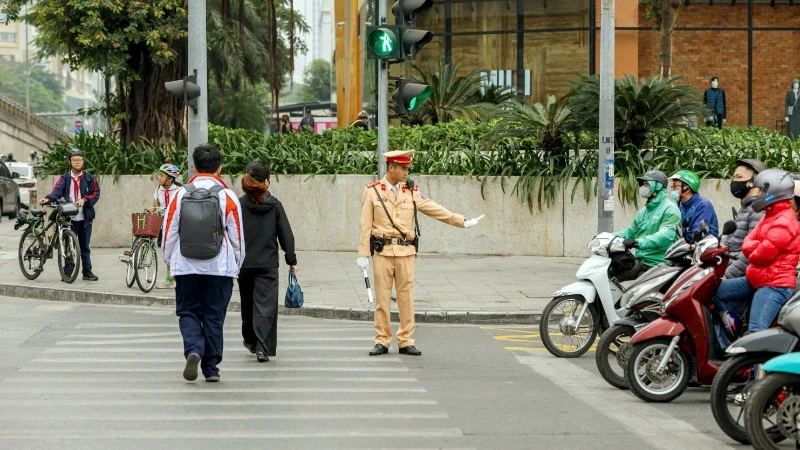 Tăng mức xử phạt vi phạm hành chính trong lĩnh vực giao thông đường bộ là một trong những biện pháp ngăn chặn hữu hiệu bằng luật pháp.