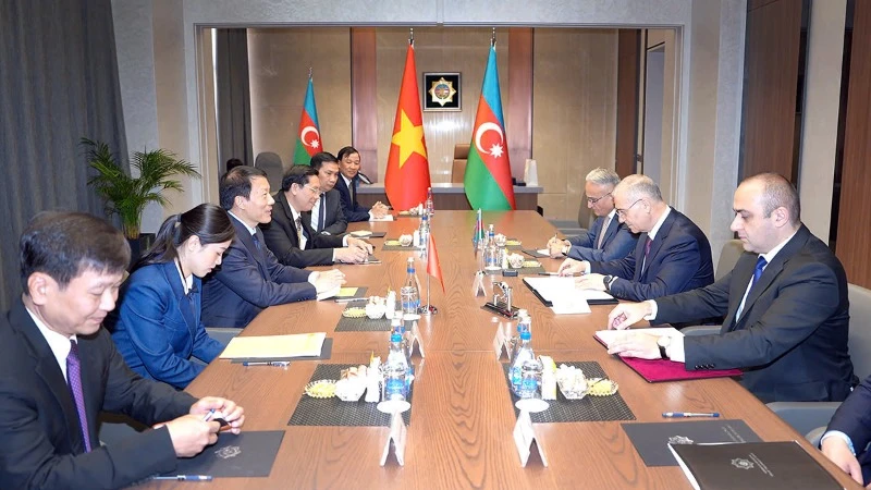 Bộ trưởng Lương Tam Quang hội đàm với Giám đốc cơ quan an ninh quốc gia Azerbaijan.