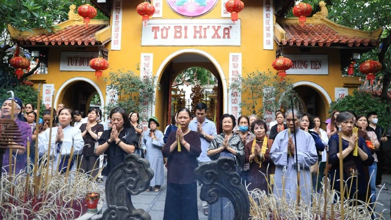 Đại lễ kính mừng Phật đản Phật lịch 2569 tổ chức tại Chùa Quán Sứ.