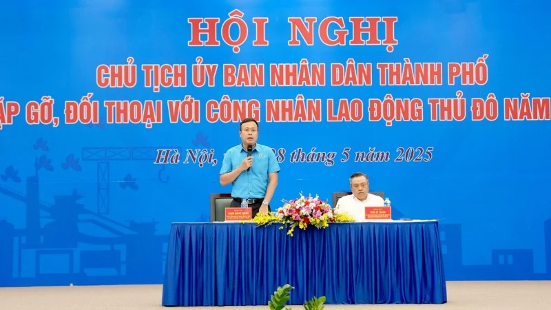 Chủ tịch Ủy ban nhân dân thành phố Hà Nội Trần Sỹ Thanh và Chủ tịch Liên đoàn lao động thành phố Phạm Quang Thanh chủ trì hội nghị.