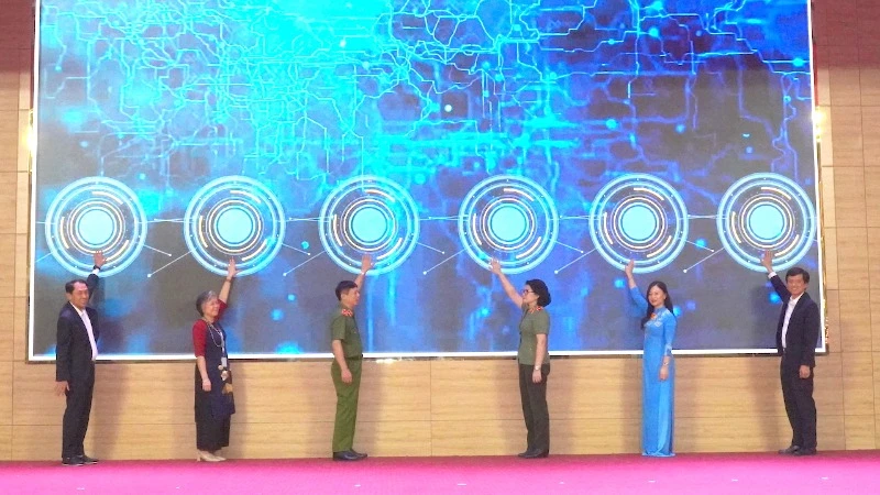 Nghi thức phát động cuộc thi.