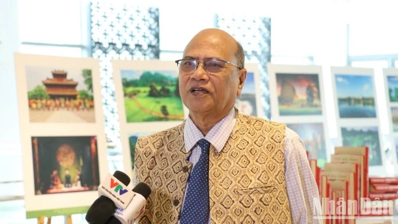 Ông Pallab Sengupta, Ủy viên Bộ Chính trị, phụ trách đối ngoại của Đảng Cộng sản Ấn Độ, Chủ tịch Tổ chức Đoàn kết toàn Ấn Độ (AIPSO), Chủ tịch Hội đồng Hòa bình thế giới.