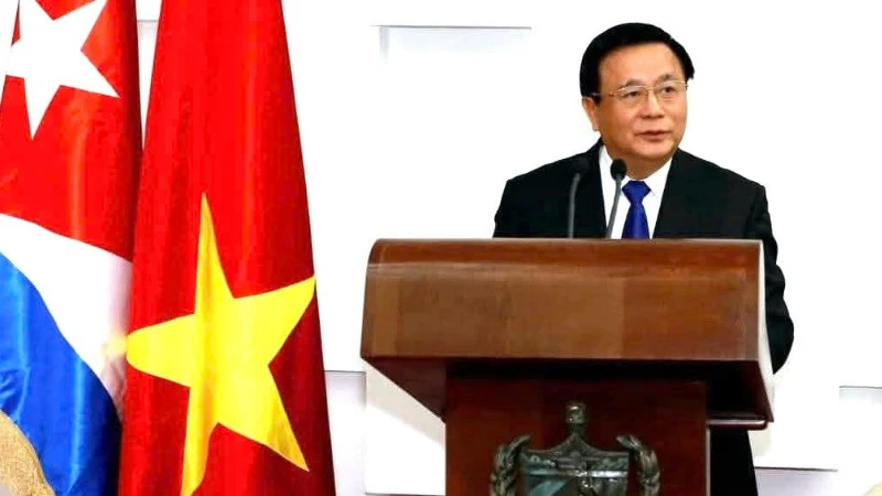 Đồng chí Nguyễn Xuân Thắng, Trưởng đoàn đại biểu Đảng Cộng sản Việt Nam phát biểu tại hội thảo (Ảnh: Đại sứ quán Việt Nam tại Cuba cung cấp)