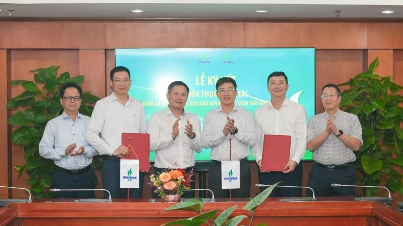 BSR và VPI ký thỏa thuận hợp tác trong lĩnh vực khoa học công nghệ, đổi mới sáng tạo và chuyển đổi số. (Ảnh: MINH ĐỨC)