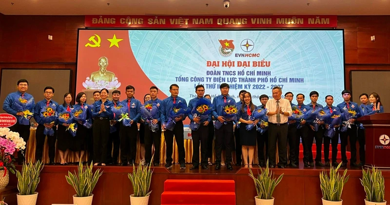 Ban chấp hành Đoàn thanh niên EVNHCMC nhiệm kỳ 2022-2027 ra mắt đại hội