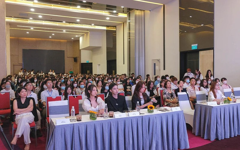 Sự kiện thu hút gần 300 học sinh, sinh viên và phụ huynh tham dự. (ẢNH: BAN TỔ CHỨC)