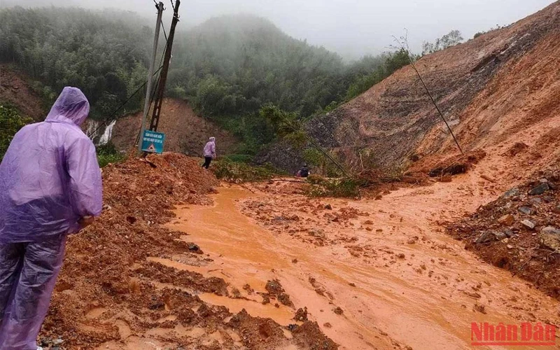 Sạt lở gây ách tắc tuyến đường 218 vào xã Phan Thanh, huyện Nguyên Bình, tỉnh Cao Bằng.