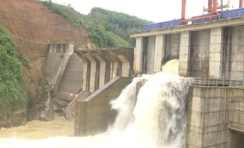 Nhà máy thuỷ điện Châu Thắng xả lũ