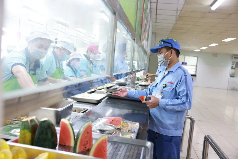 Niềm vui Tết của người lao động năm nay vẫn khó trọn vẹn trước nỗi lo cơm áo. (Ảnh: Hải Nguyễn/Báo Lao động)