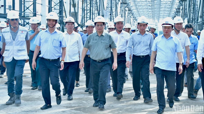 Thủ tướng Phạm Minh Chính tới thị sát công trình Nhà ga hành khách T3 Cảng hàng không quốc tế Tân Sơn Nhất.