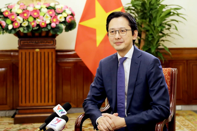 Thứ trưởng Ngoại giao Đỗ Hùng Việt.