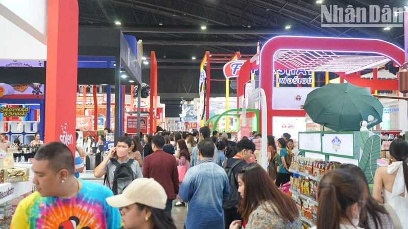Đa số người dân Thái Lan mong muốn chính phủ đẩy mạnh kiểm soát giá cả. (Ảnh: ĐINH TRƯỜNG)