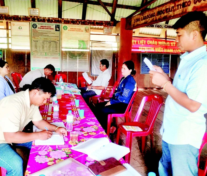 Triển khai chủ trương nhất thể hóa chức danh Bí thư kiêm Trưởng thôn hoặc Trưởng ban Công tác Mặt trận thôn đạt hiệu quả cao tại cơ sở.