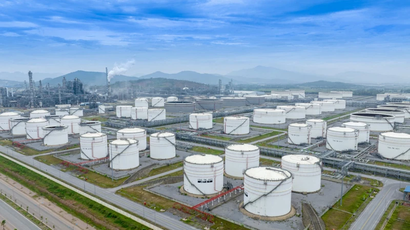 Một góc nhà máy Lọc hóa dầu Nghi Sơn.