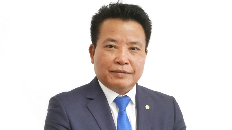 Ông Bạch Thăng Long, Phó Tổng Giám đốc Tổng công ty May 10.