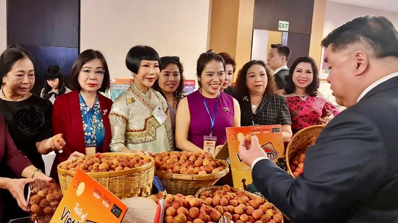 Một hoạt động giới thiệu sản phẩm vải thiều Việt Nam tại Thái Lan.