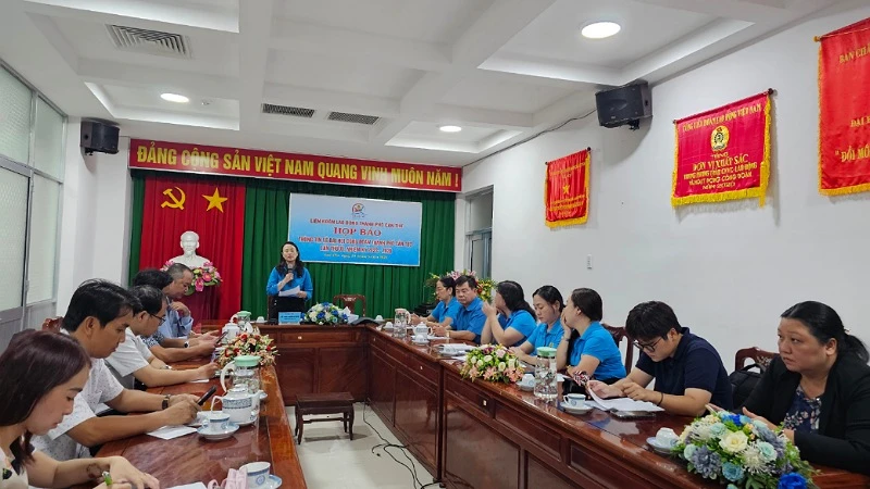 Quang cảnh buổi họp báo.
