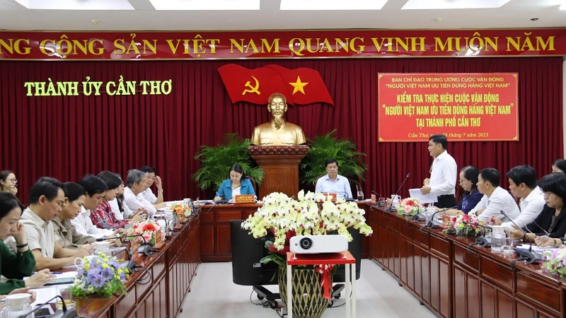 Quang cảnh buổi làm việc.