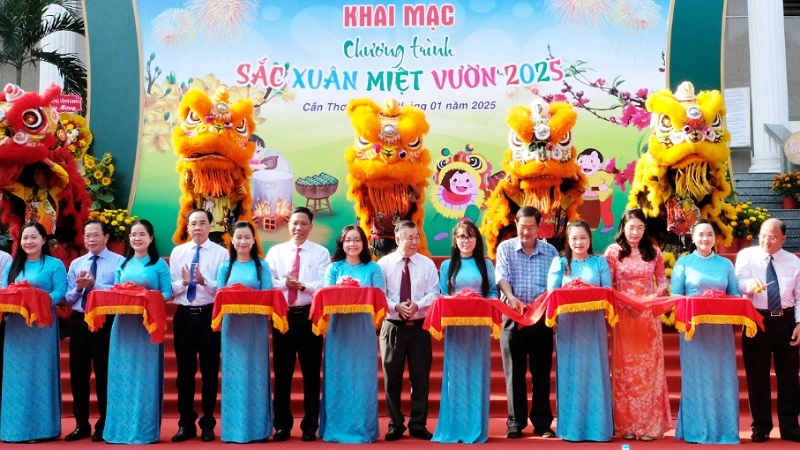 Nghi thức khai mạc chương trình.