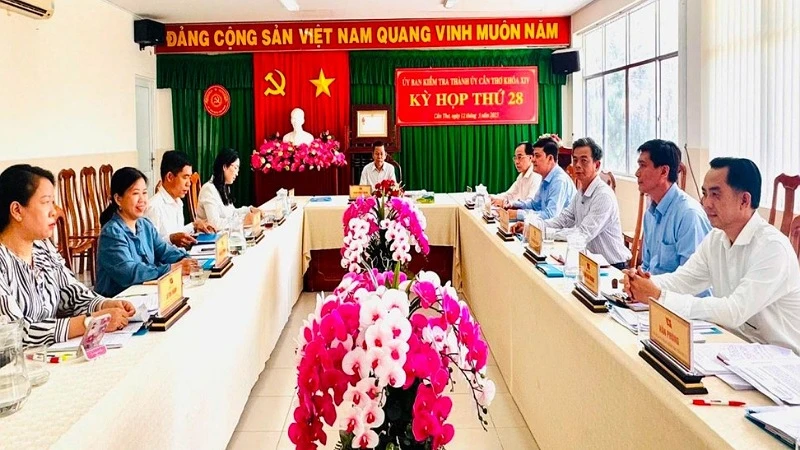 Quang cảnh kỳ họp thứ 28 của Ủy ban Kiểm tra Thành ủy Cần Thơ.