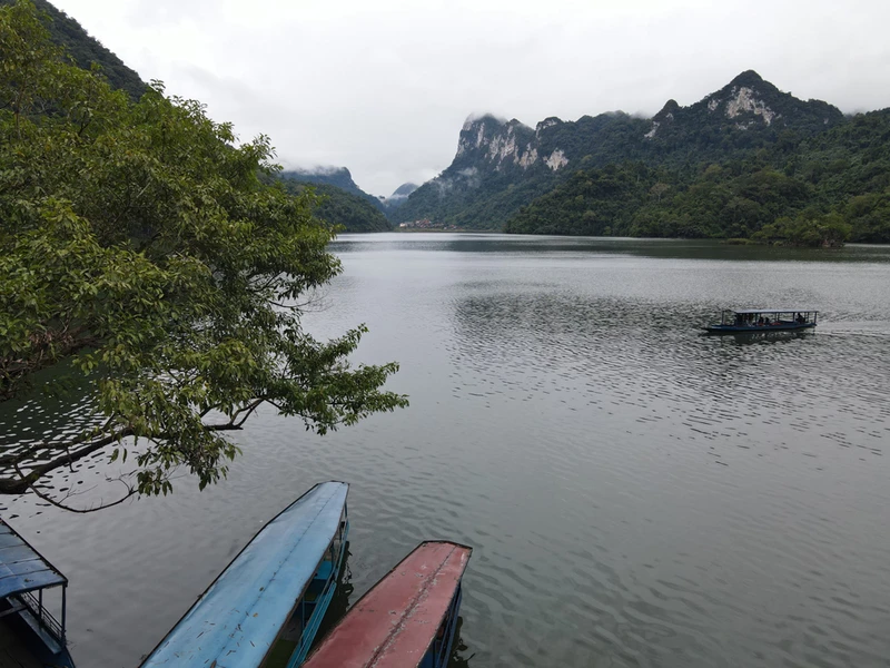 Một góc thắng cảnh hồ Ba Bể.