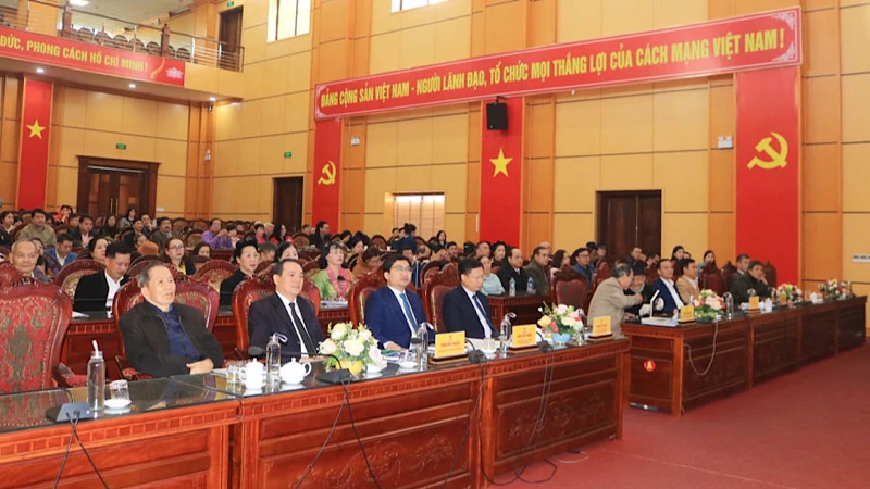 Đông đảo đại biểu tới dự hội thảo. (Ảnh: HÀ THANH)