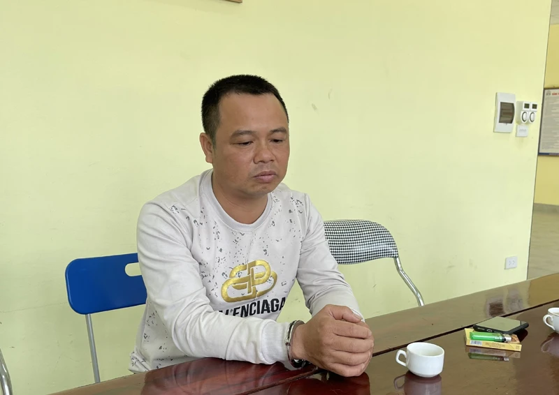 Đối tượng Vũ Đăng Thủy tại cơ quan điều tra. (Ảnh: THÙY DƯƠNG).