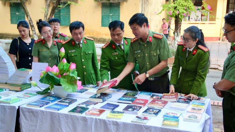 Không gian trưng bày sách liên tục được kiến tạo.