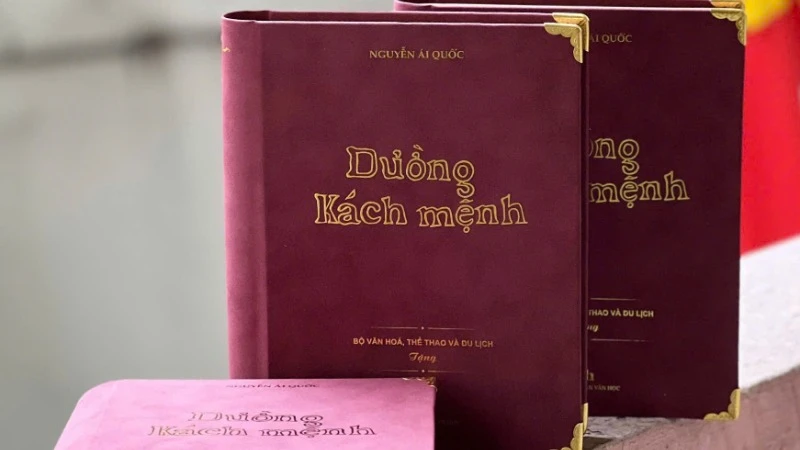 Tác phẩm "Đường Kách mệnh" của Chủ tịch Hồ Chí Minh được in theo tiêu bản gốc.