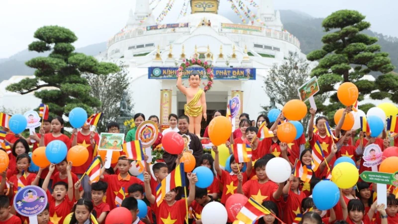 Các em thiếu nhi tham gia nhiều hoạt động sôi nổi, ý nghĩa kính mừng Phật đản.