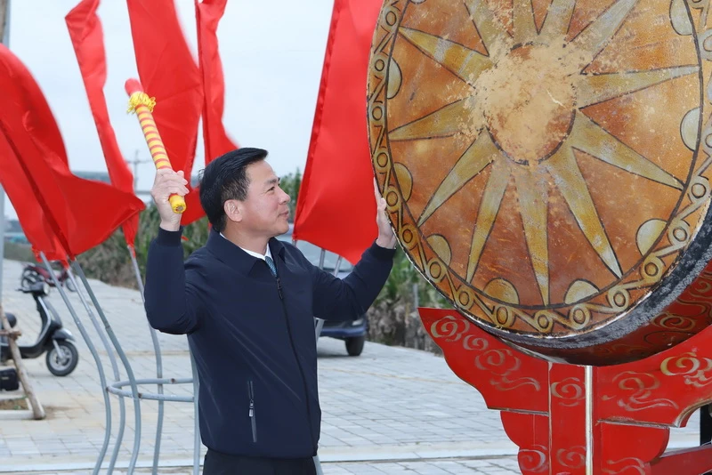 Lãnh đạo tỉnh Thanh Hóa nổi trống ra quân trồng cây, làm theo di huấn của Bác Hồ.