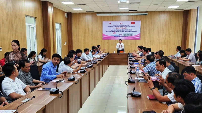 Quang cảnh buổi họp báo.