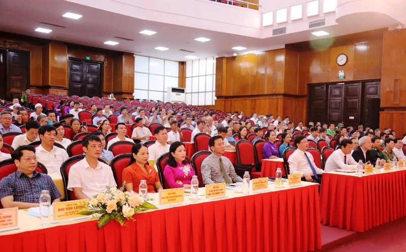 Các đại biểu tham dự hội nghị.